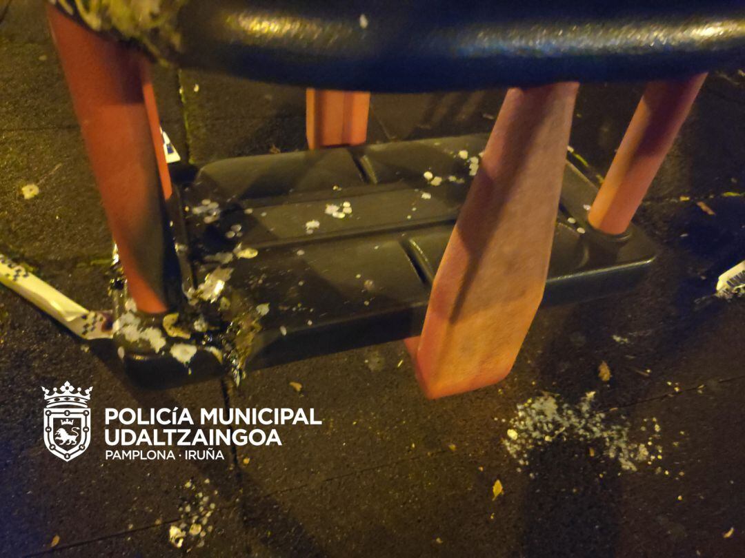 Identificadas varias personas por quemar columpios de un parque en la plaza de la Compasión de Pamplona