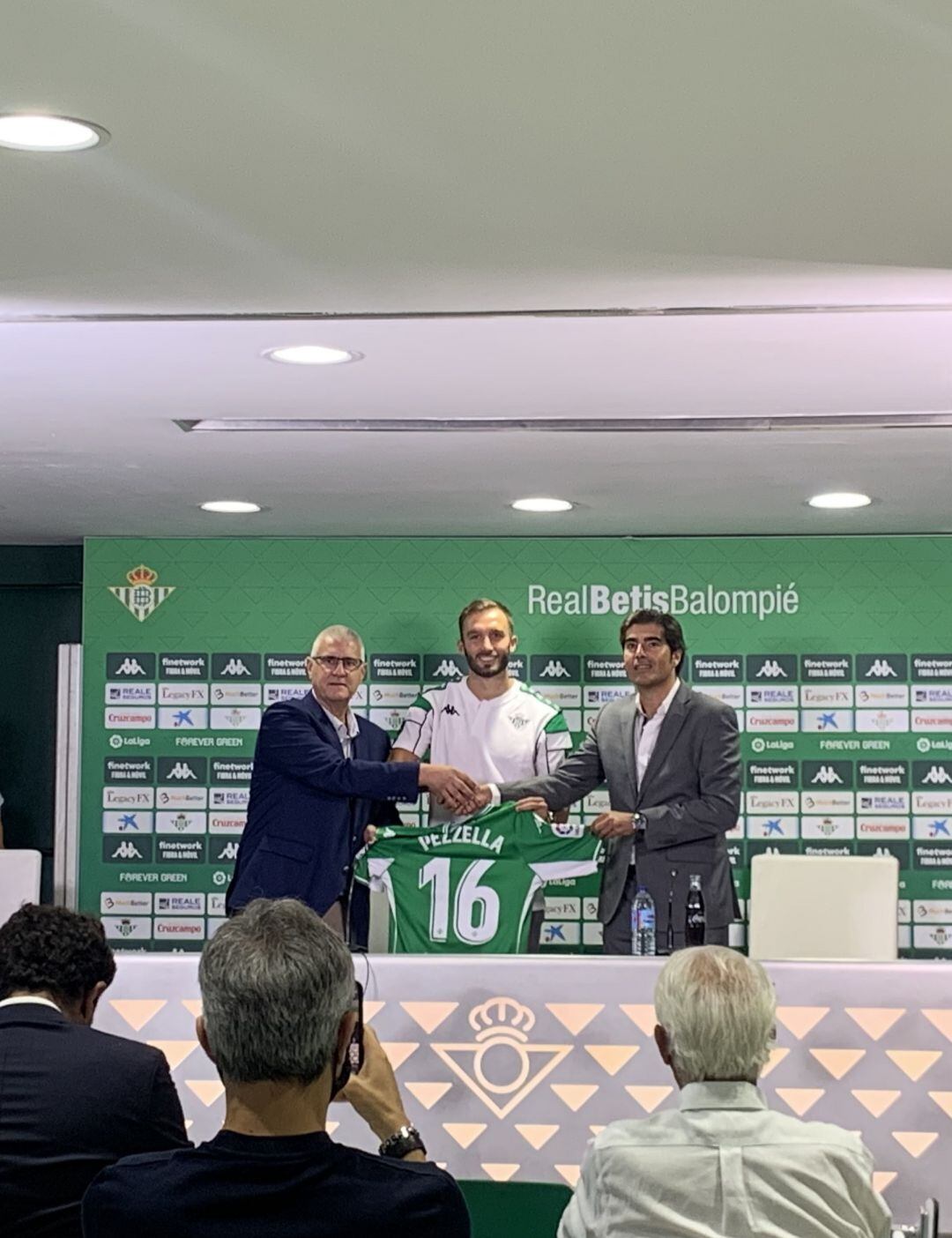 Presentación de Pezzella