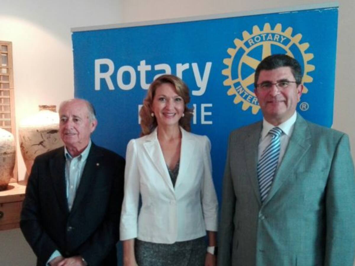 El jefe superior de la Policía Nacional con los rotarios