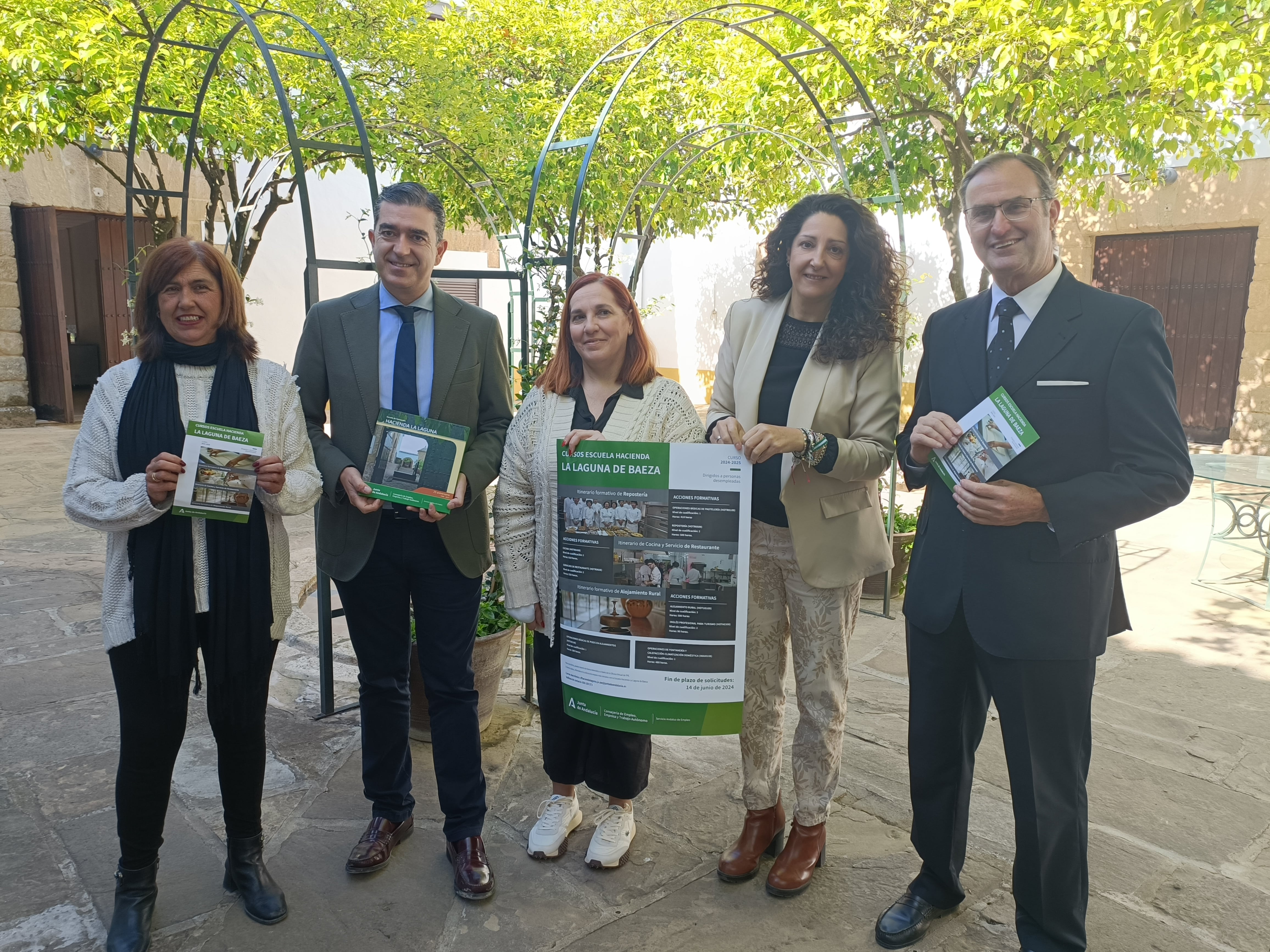 Presentación de la oferta formativa 2024/25 en la escuela de hostelería &quot;Hacienda La Laguna&quot;.