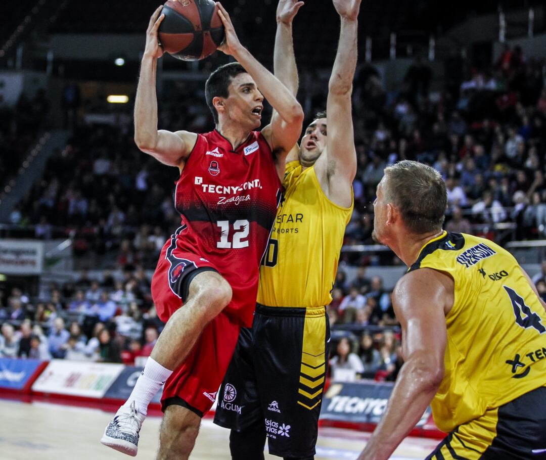 Carlos Alocén lideró al Tecnyconta en su victoria ante Iberostar Tenerife