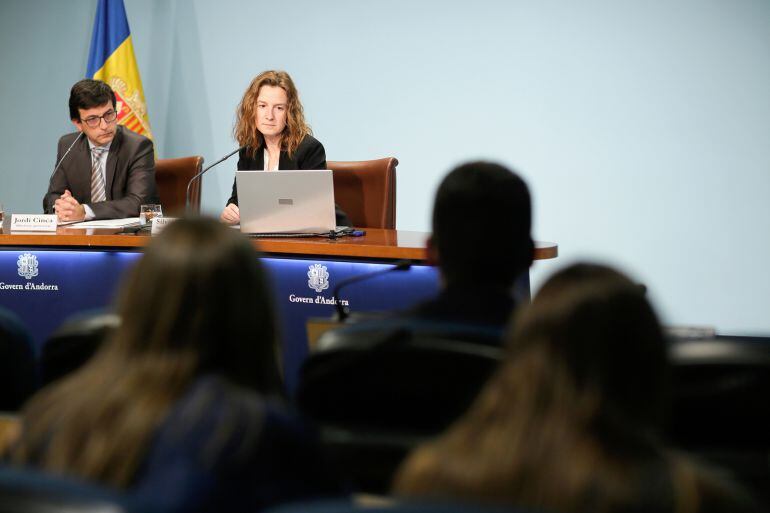 Sílvia Calvó,ministra de Medi Ambient, Agricultura i Sostenibilitat amb el ministre Portaveu,Jordi Cinca