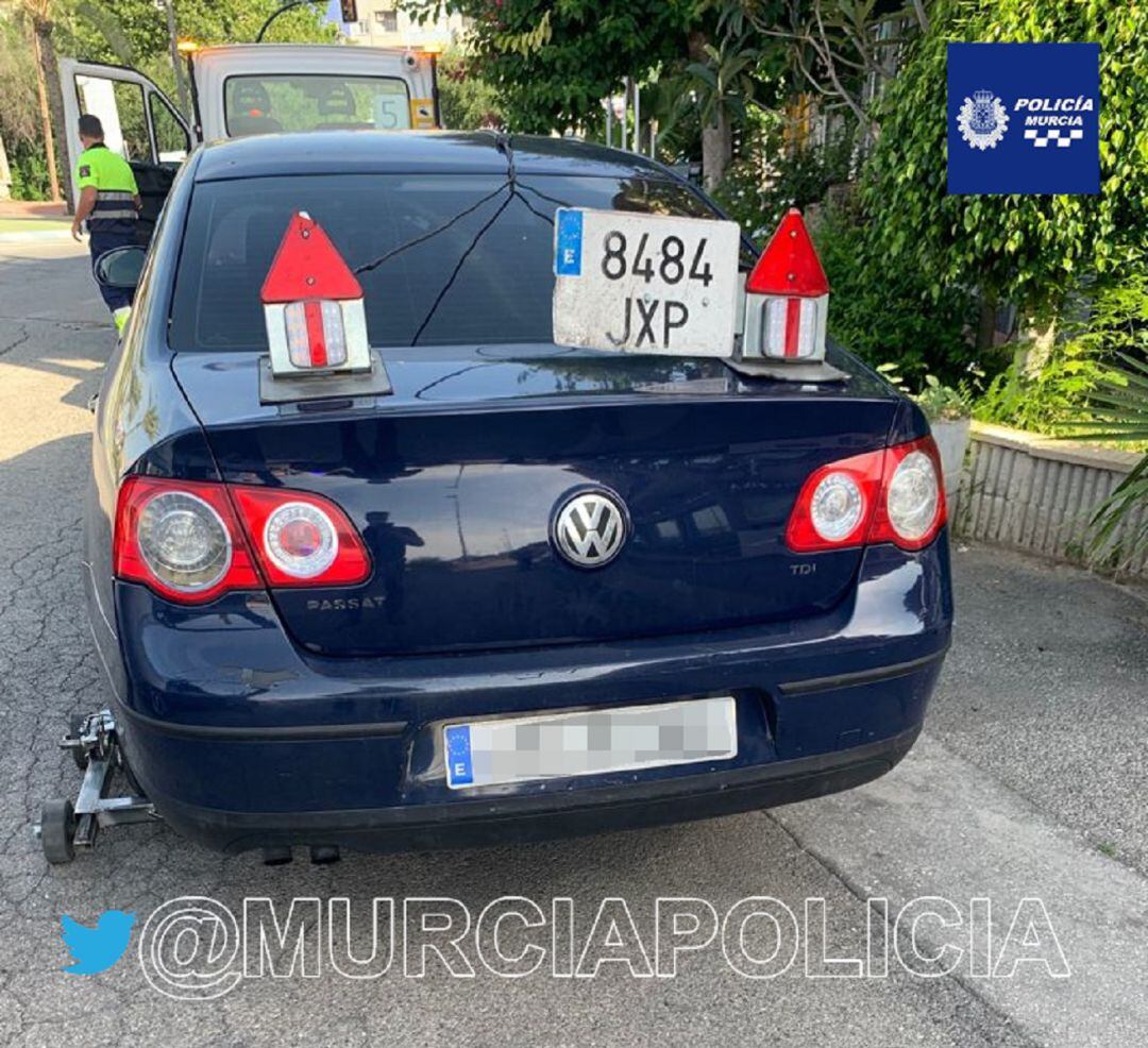 Detienen a un presunto taxista ilegal por embestir con su coche contra agentes de la Policía Local de Murcia 