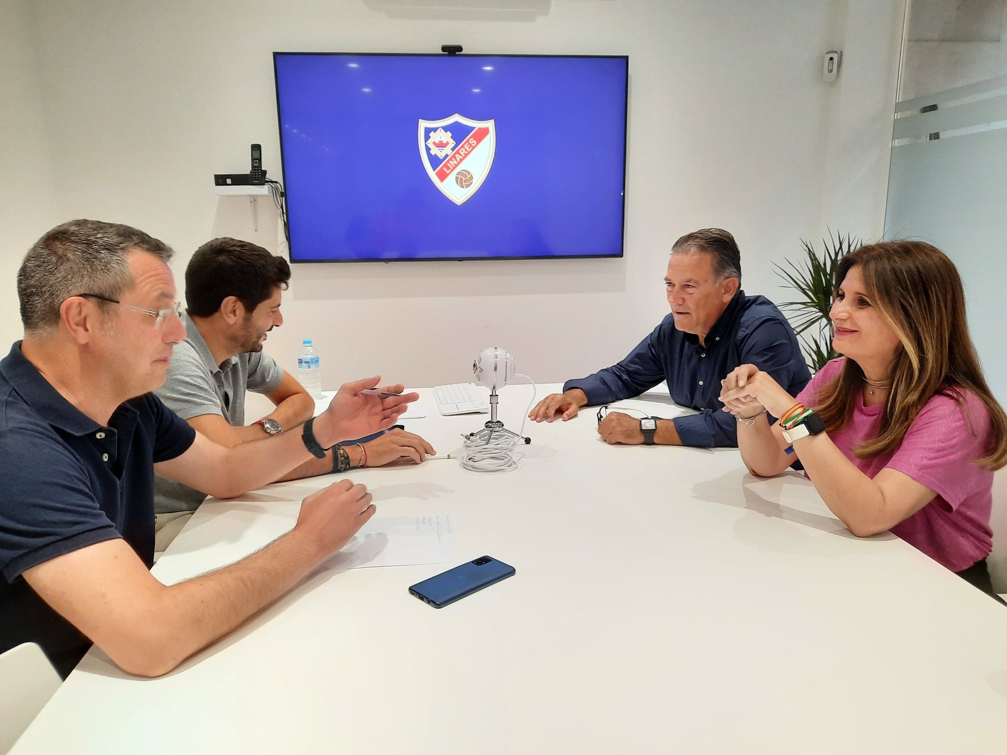 Reunión reciente entre el Linares Deportivo y el Ayuntamiento de Linares.