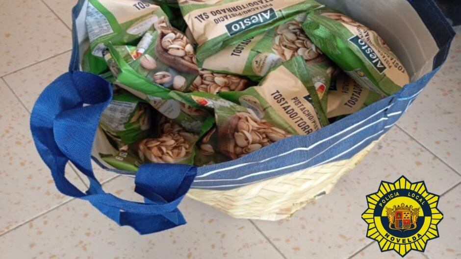 Tras apoderarse de los productos, intentó abandonar el local a la carrera