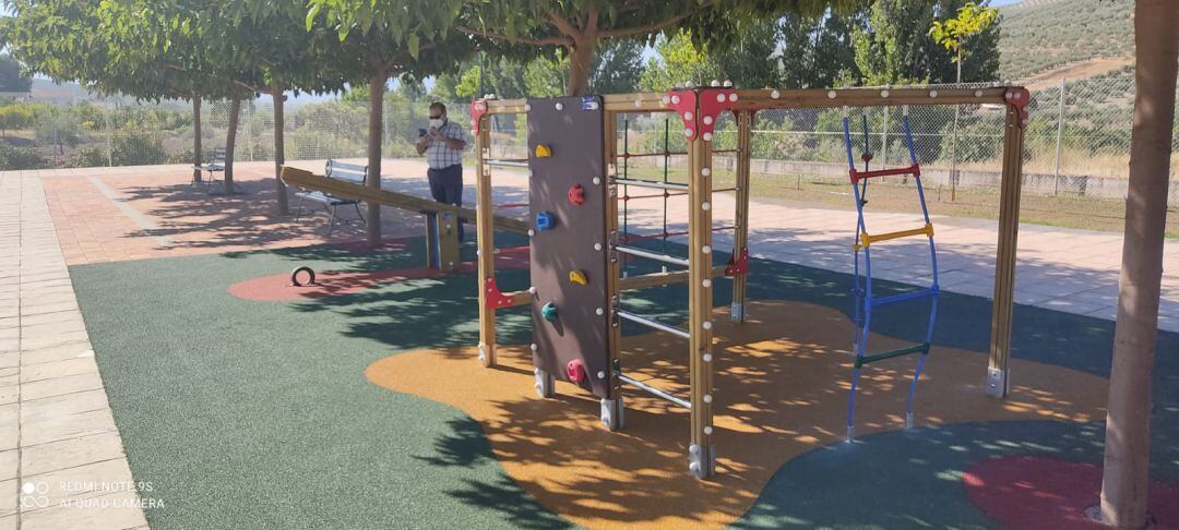 Parque infantil en la nueva zona verde de Santo Tomé