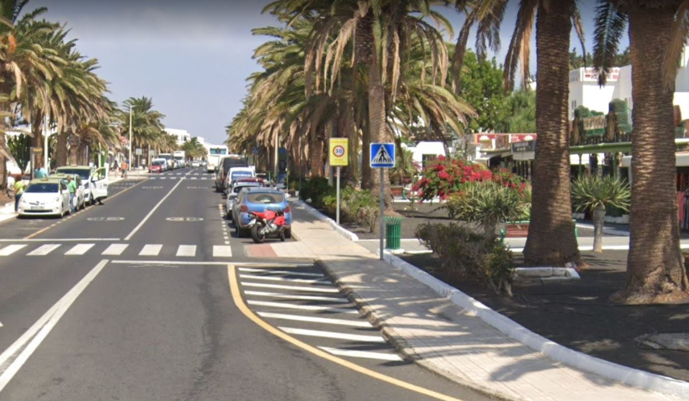 Avenida Islas Canarias de Costa Teguise, donde fue apuñalado el joven.