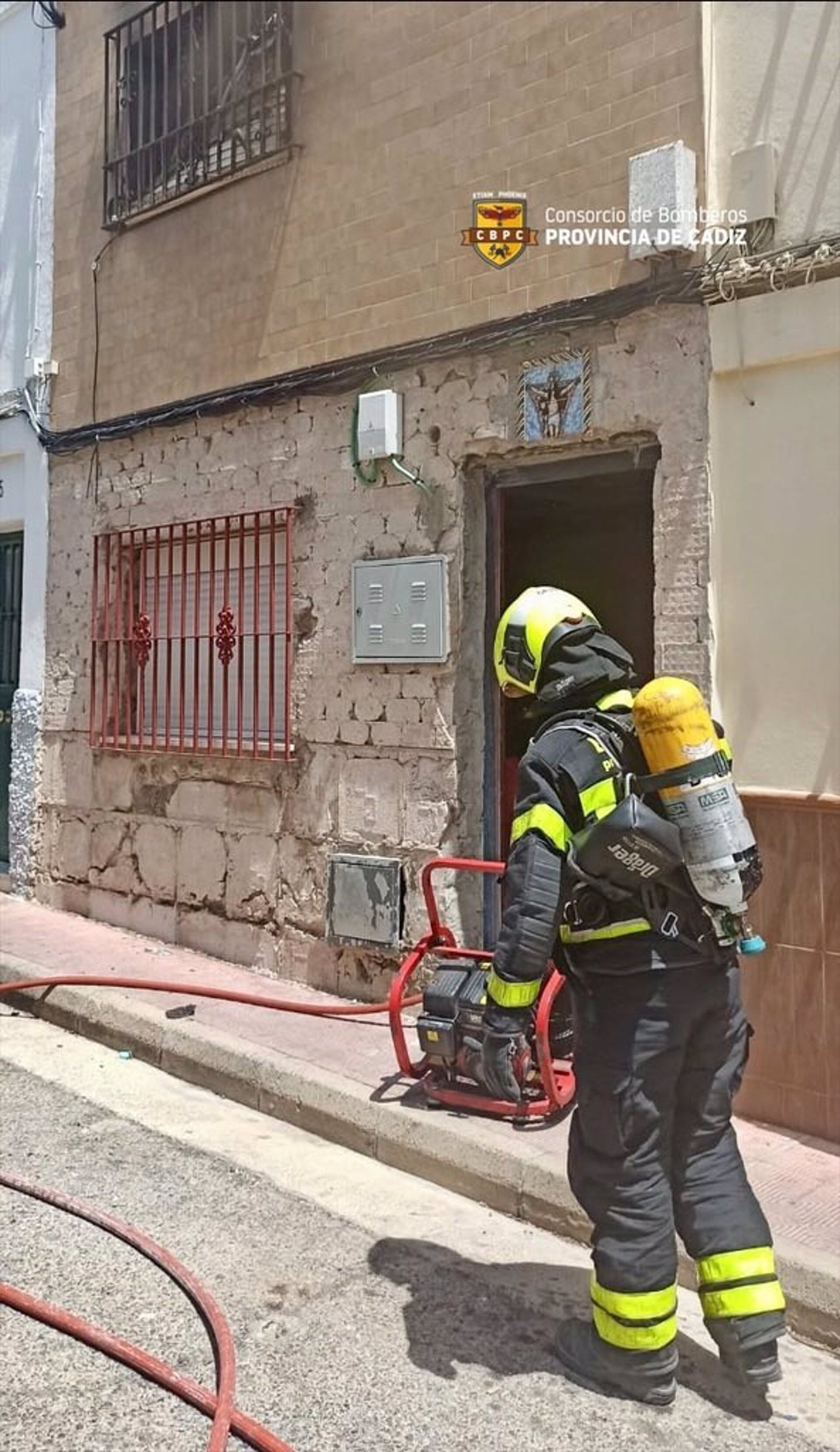 Hallan una plantación de marihuana al sofocar un incendio en una casa de Jerez / Rj