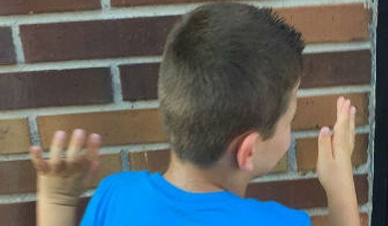 El síndrome de Angelman que padece Izan afecta a uno de cada 30.000 nacidos.