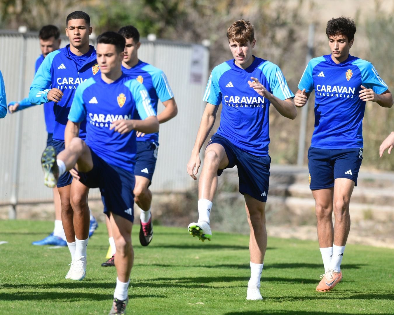 Los jugadores del Real Zaragoza entrenándose en Fontcalent