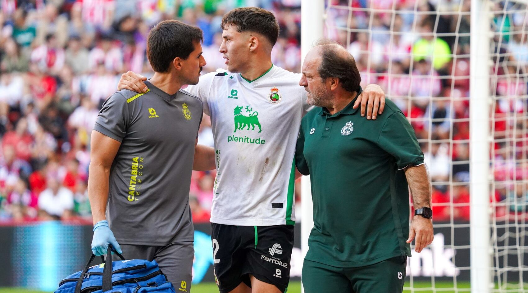 Salinas, al ser sustituido en El Molinón.