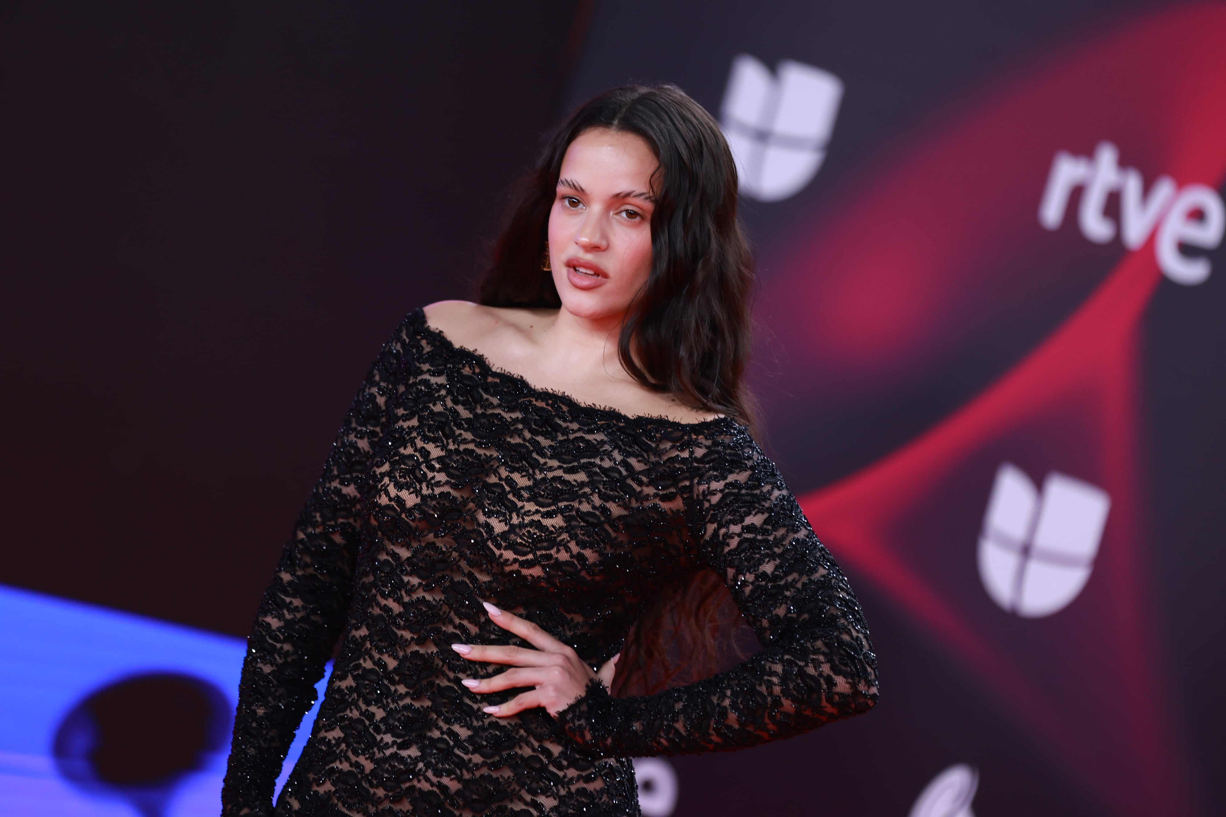 Rosalia, en la alfombra roja de los Premios Grammy Latinos