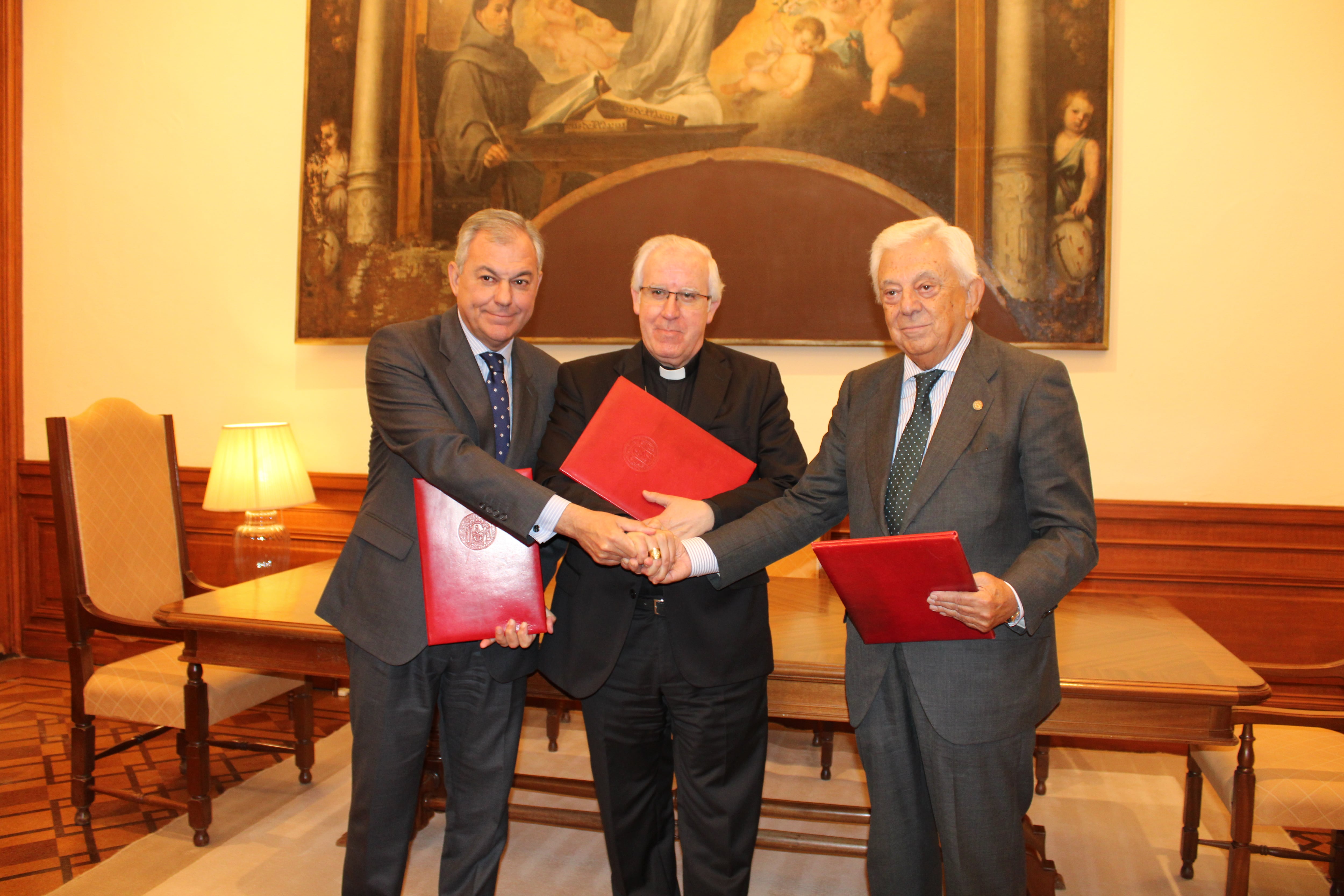 De izquierda a derecha, José Luis Sanz, monseñor Saiz Meneses y Francisco Herrero