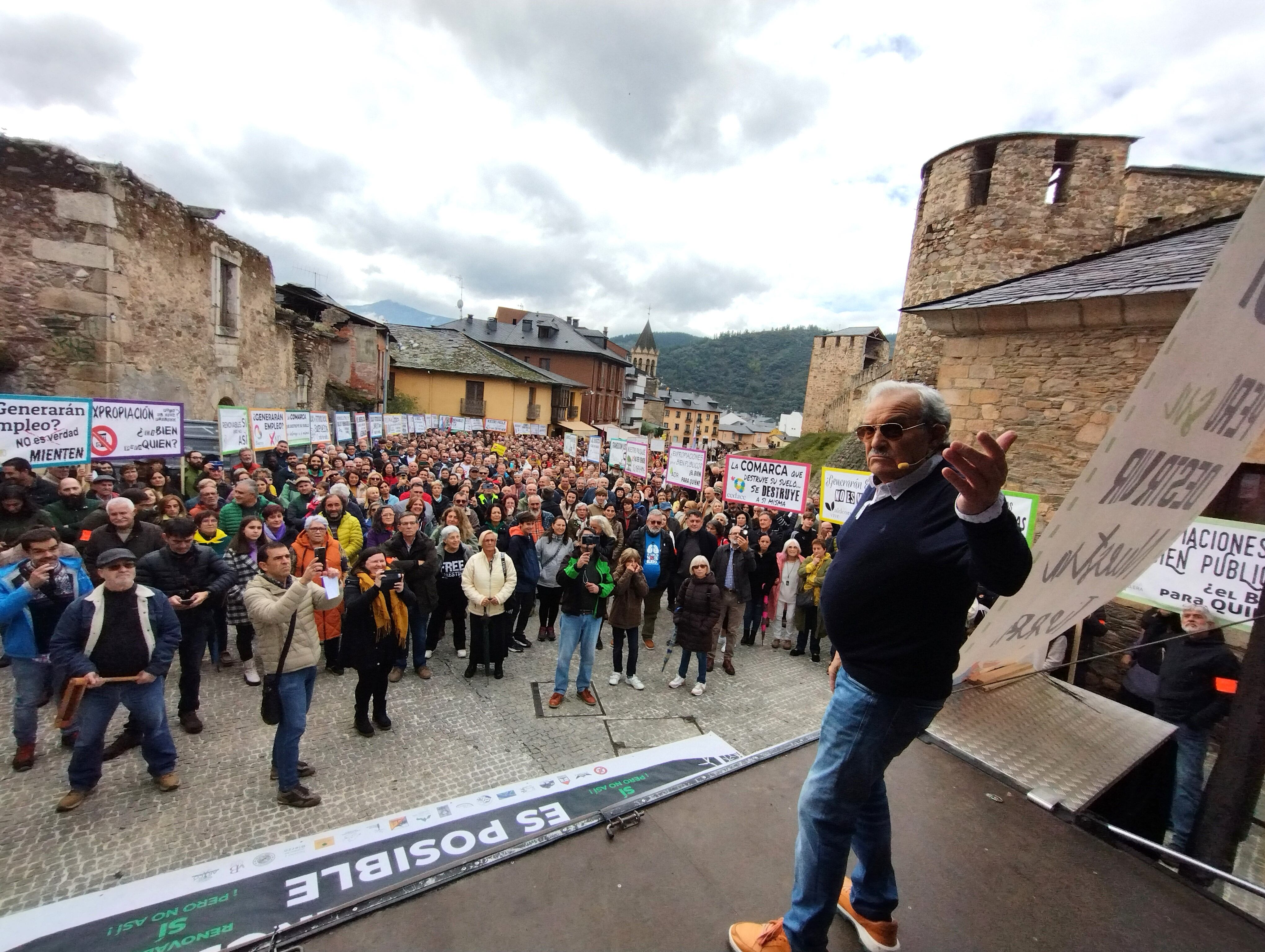 Prada a Tope, ante la manifestación