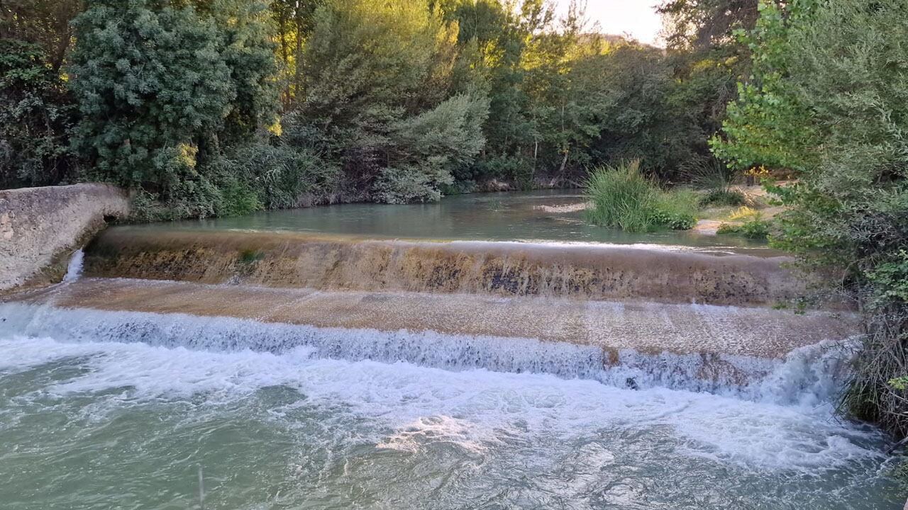 El río Castril a su paso por Cortes de Baza en la primera semana de agosto de 2023