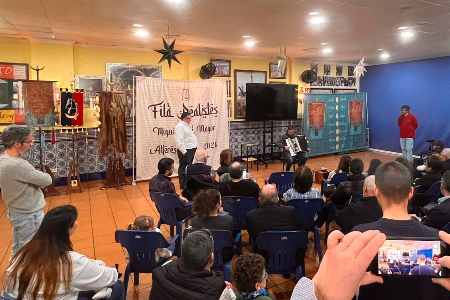 Un instant de la part del matí que va tindre lloc a la seu de la filà amb la música com a protagonista