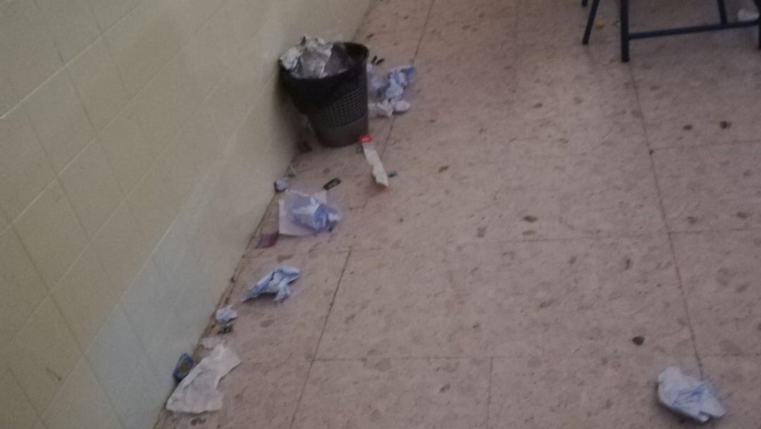 Aulas de un IES de la provincia tras la huelga de basura.