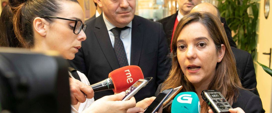 Inés Rey atiende a los medios de comunicación