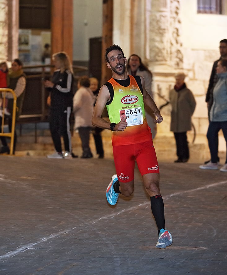 Alberto López, primero en la carrera