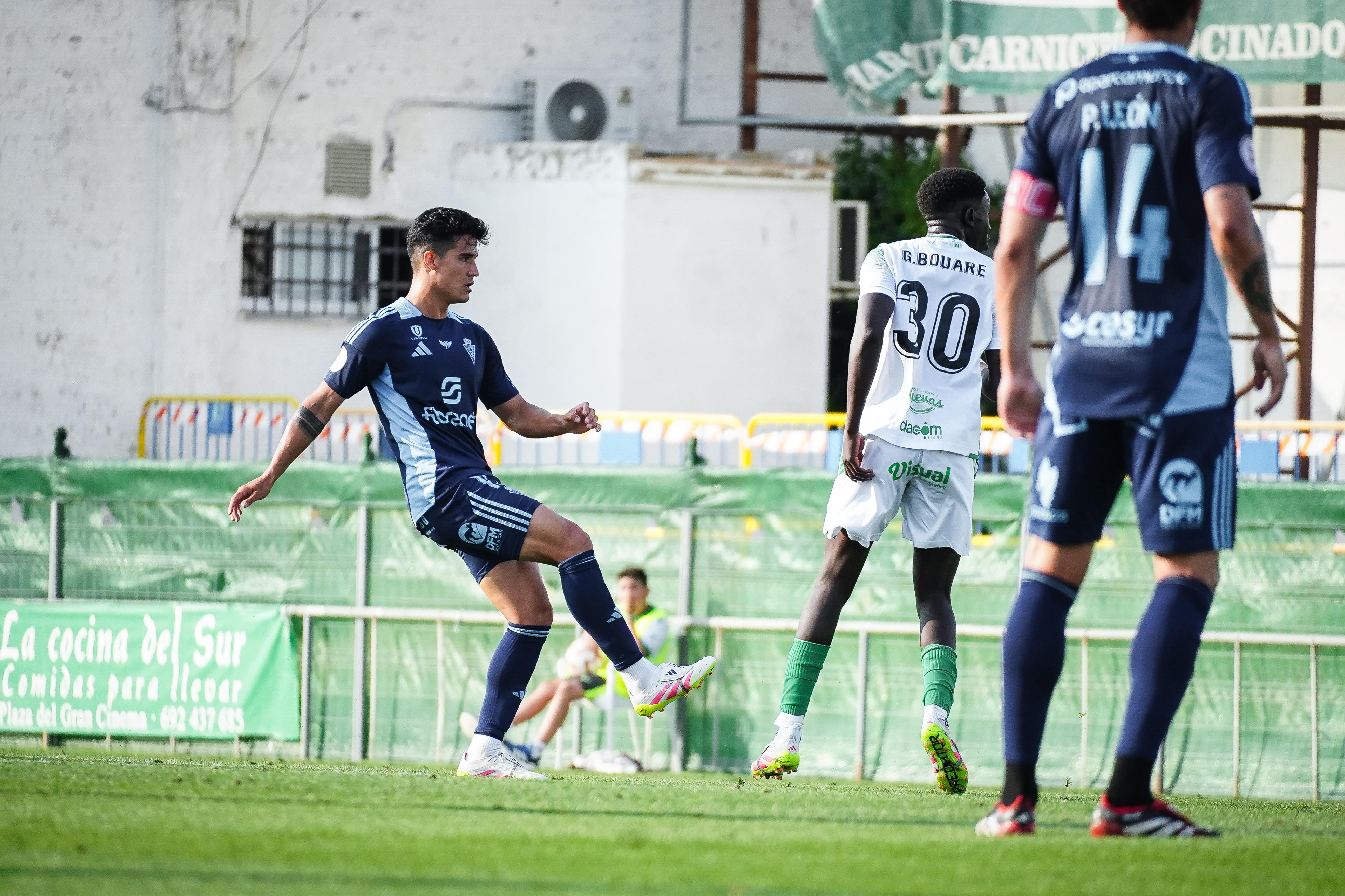 Jorge Yriarte, jugador venezolano del Real Murcia, contra el Atlético Sanluqueño.