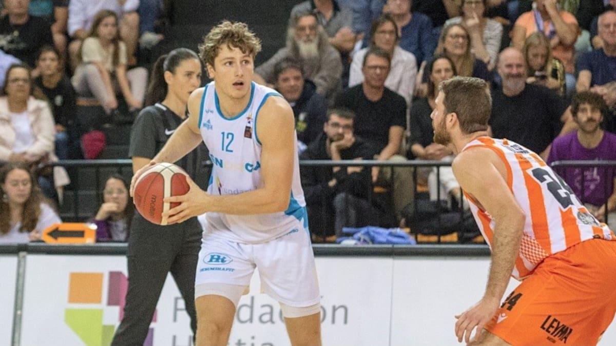 Diego Alderete marxa de l'Hestia Menorca