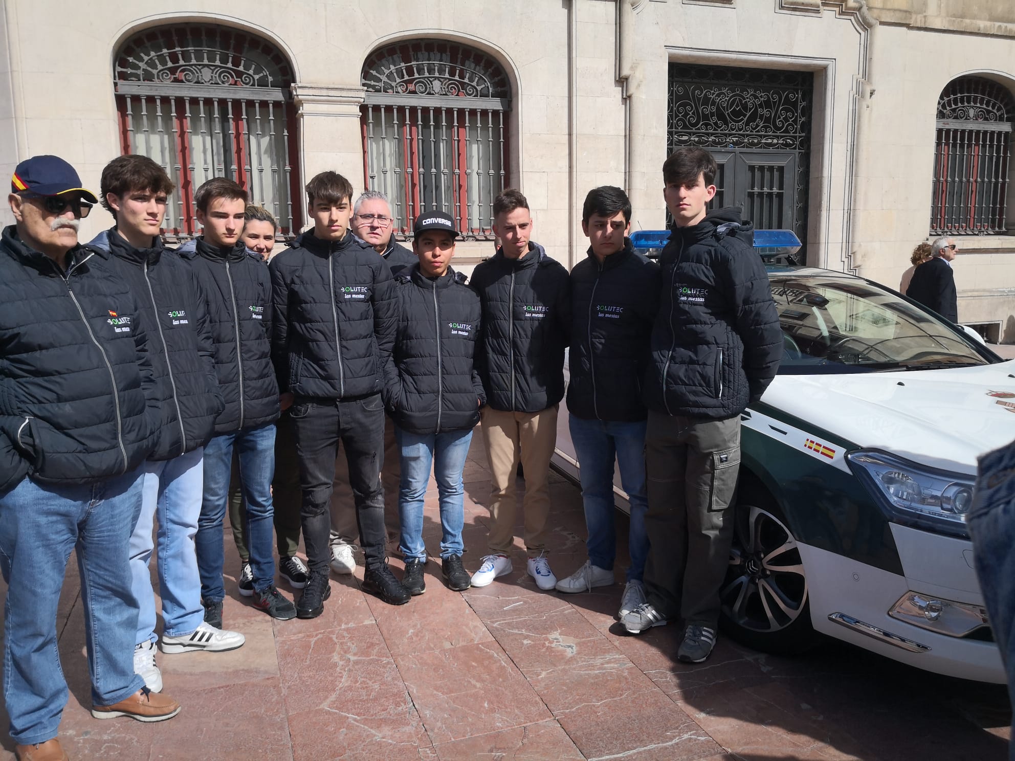 Chicos del club ciclista Las Mestas de Gijón que participaron en la carrera ciclista en la que murió el Guardia Civil Dámaso Guillén y que acudieron a su funeral en la Catedral de Oviedo