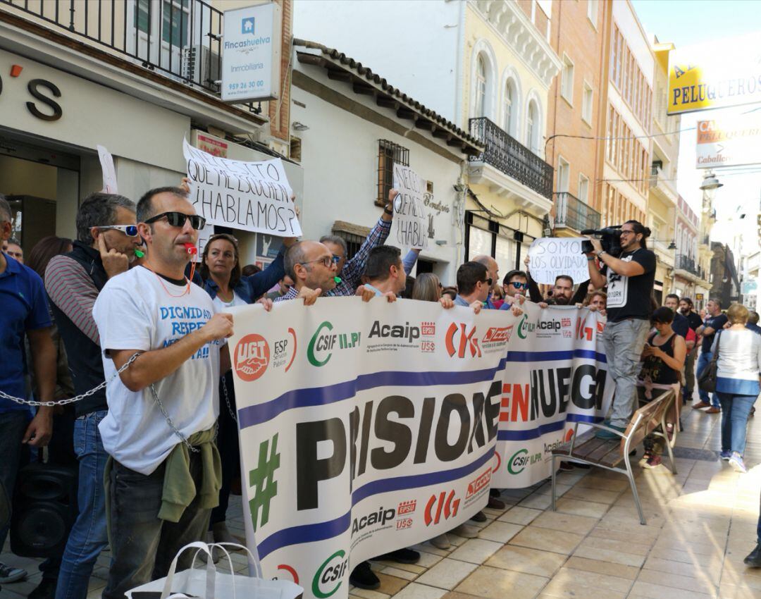 Protesta de los funcionarios de prisiones en Huelva