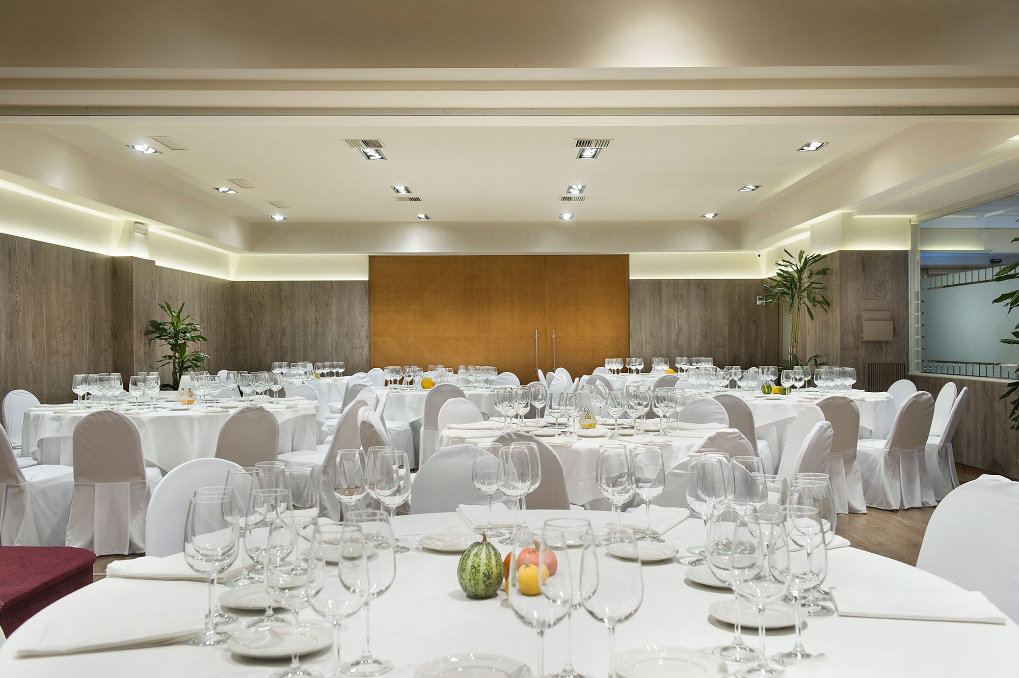 Salón preparado para un banquete en Restaurante Zaldiaran (Vitoria-Gasteiz)