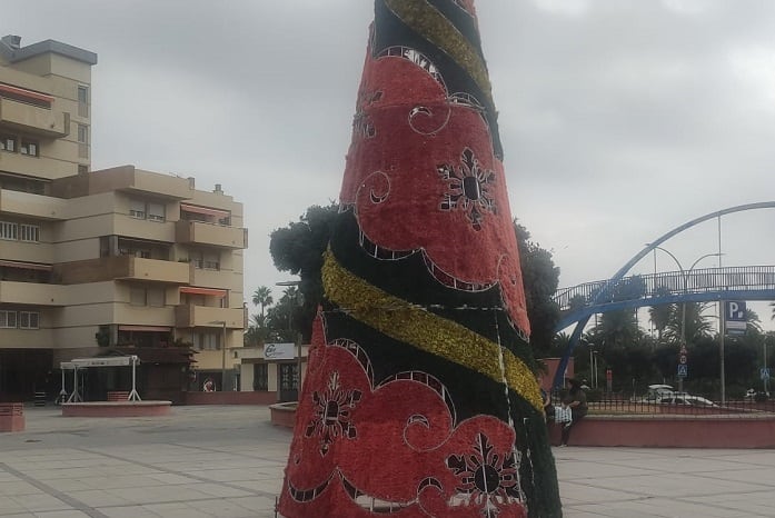 Un árbol de croché en La Línea