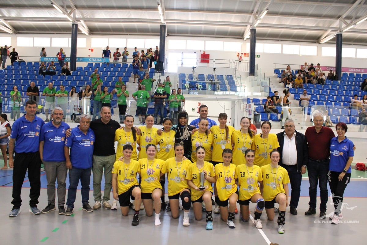 Equipo juvenil femenino del Lanzarote Puerto del Carmen.