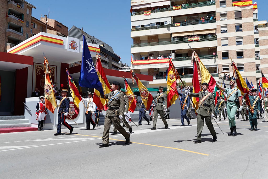 Un momento del desfile del Día de las Fuerzas Armadas en Huesca