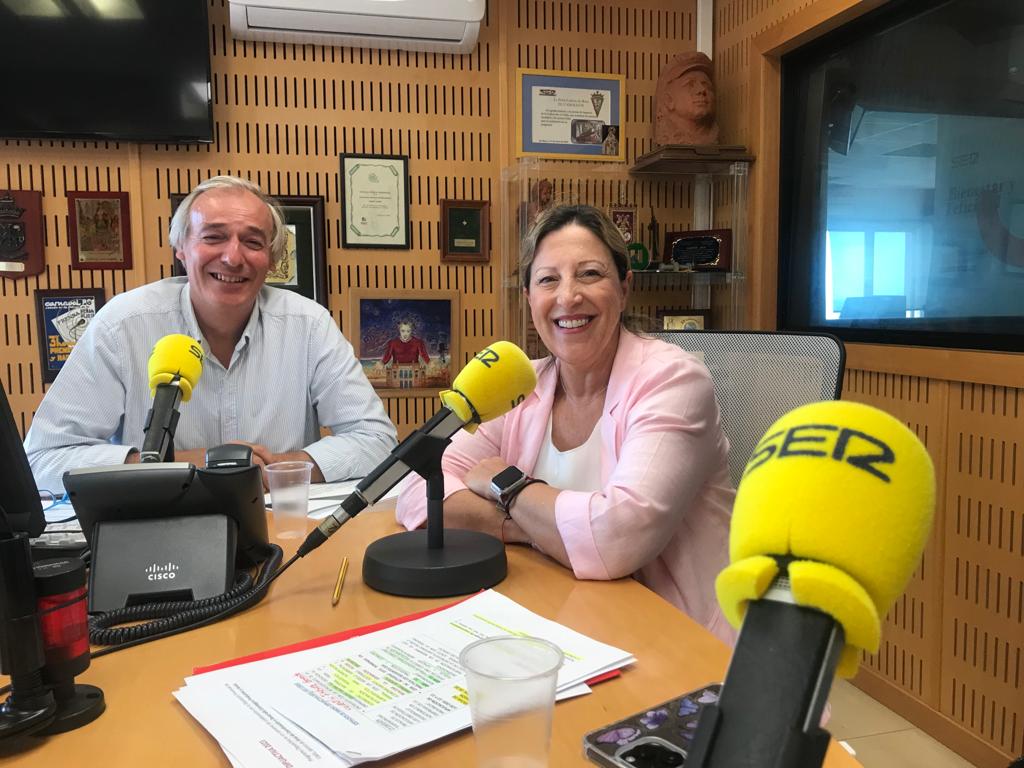 Eva Izquierdo (UGT-Cádiz) y Valentín Jiménez (Valora)