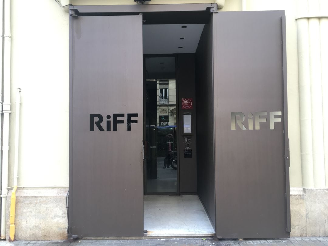 Puerta principal del Restaurante Riff de Valencia