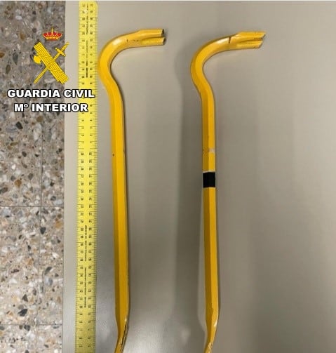 Foto de dos "Patas de Cabra" intervenidas. Foto: Guardia Civil