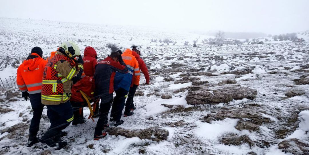 El mal tiempo ha complicado las tareas de rescate del cuerpo