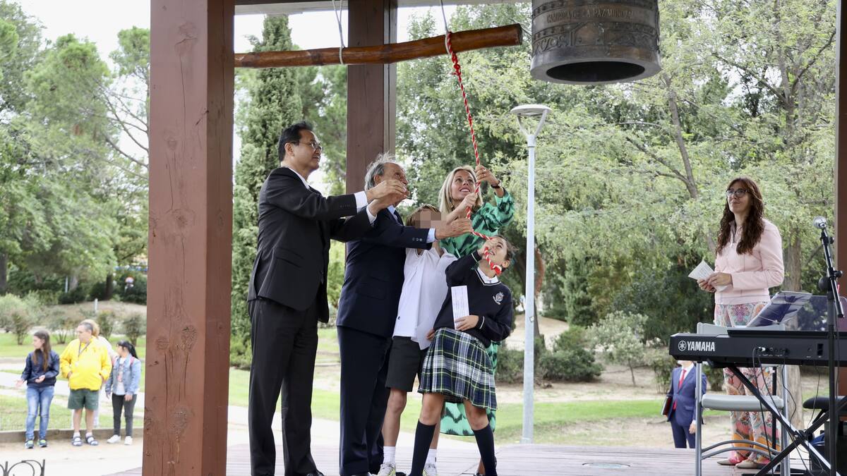Alcobendas hace sonar La Campana de la Paz en el ‘Día Internacional de La Paz’