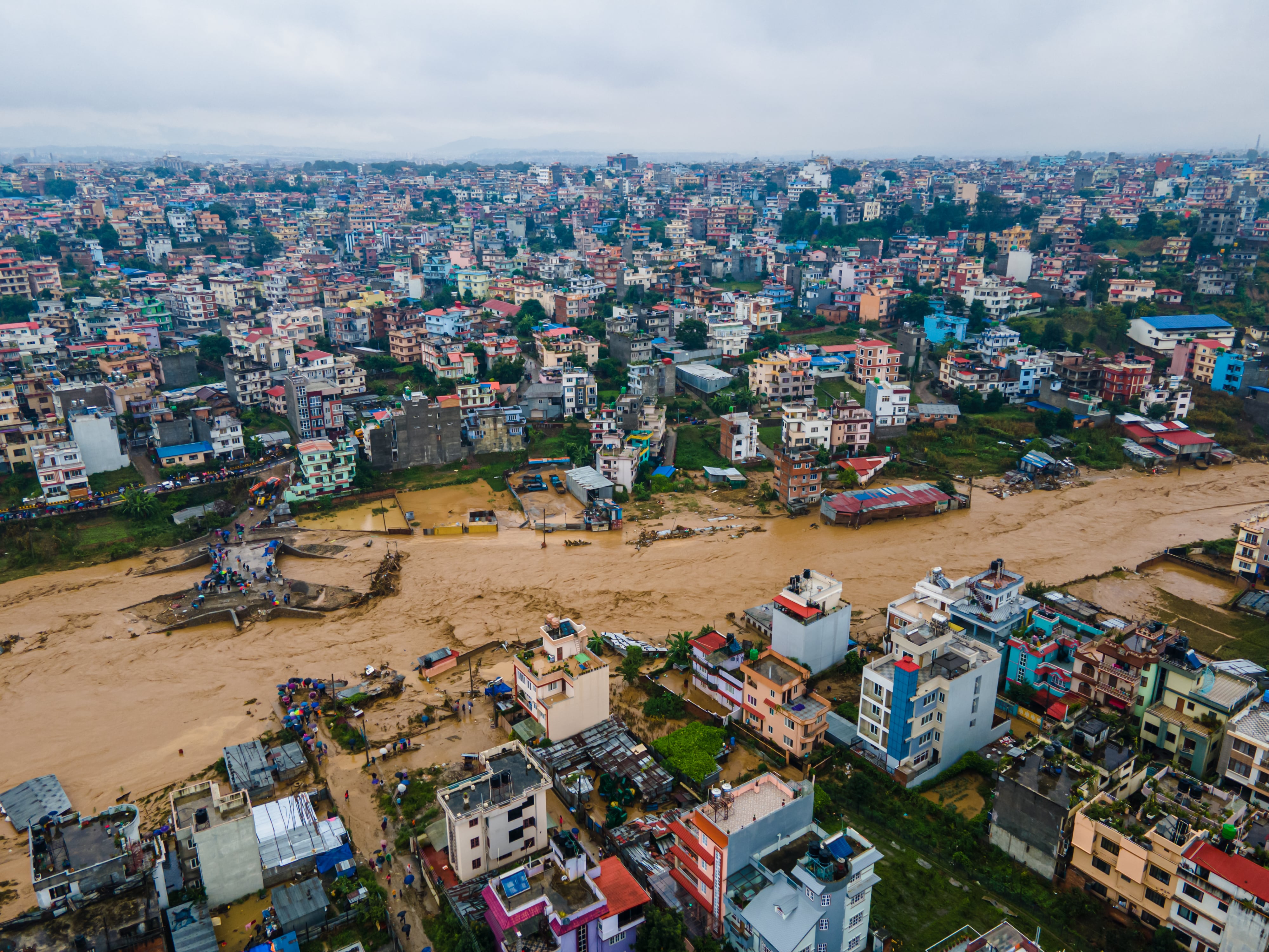 Una vista aérea muestra la inundación del río Nakhu en Lalitpur, Nepal