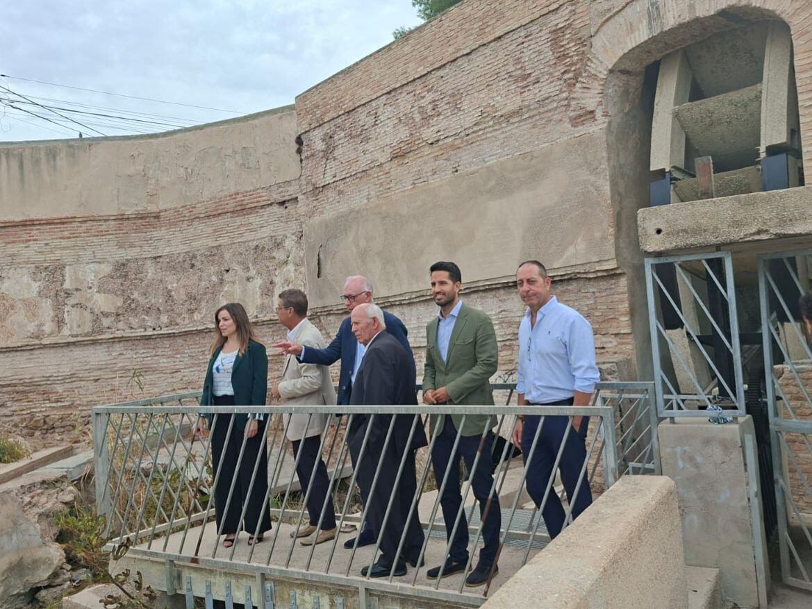El director general de Patrimonio Cultural, Patricio Sánchez, durante su visita a la Rueda de La Ñora