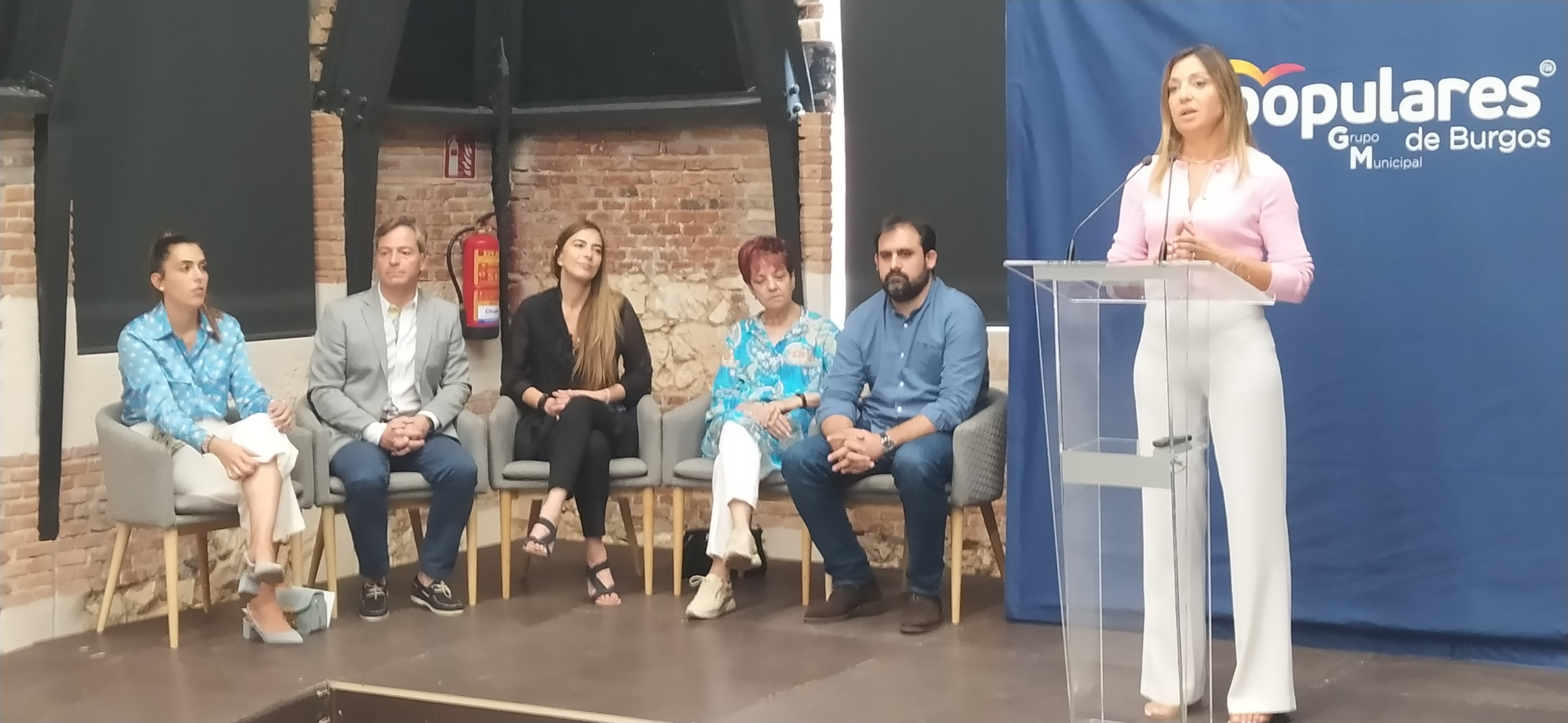 La portavoz del PP, Carolina Blasco, y los concejales de su grupo han dado por iniciado el último curso del mandato