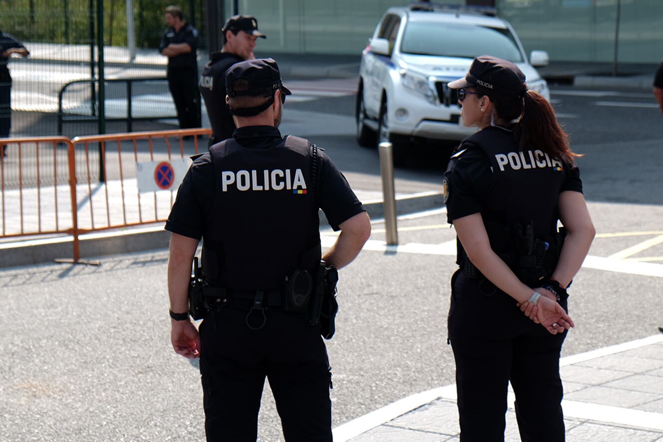 Agents de policia en un control rutinari.