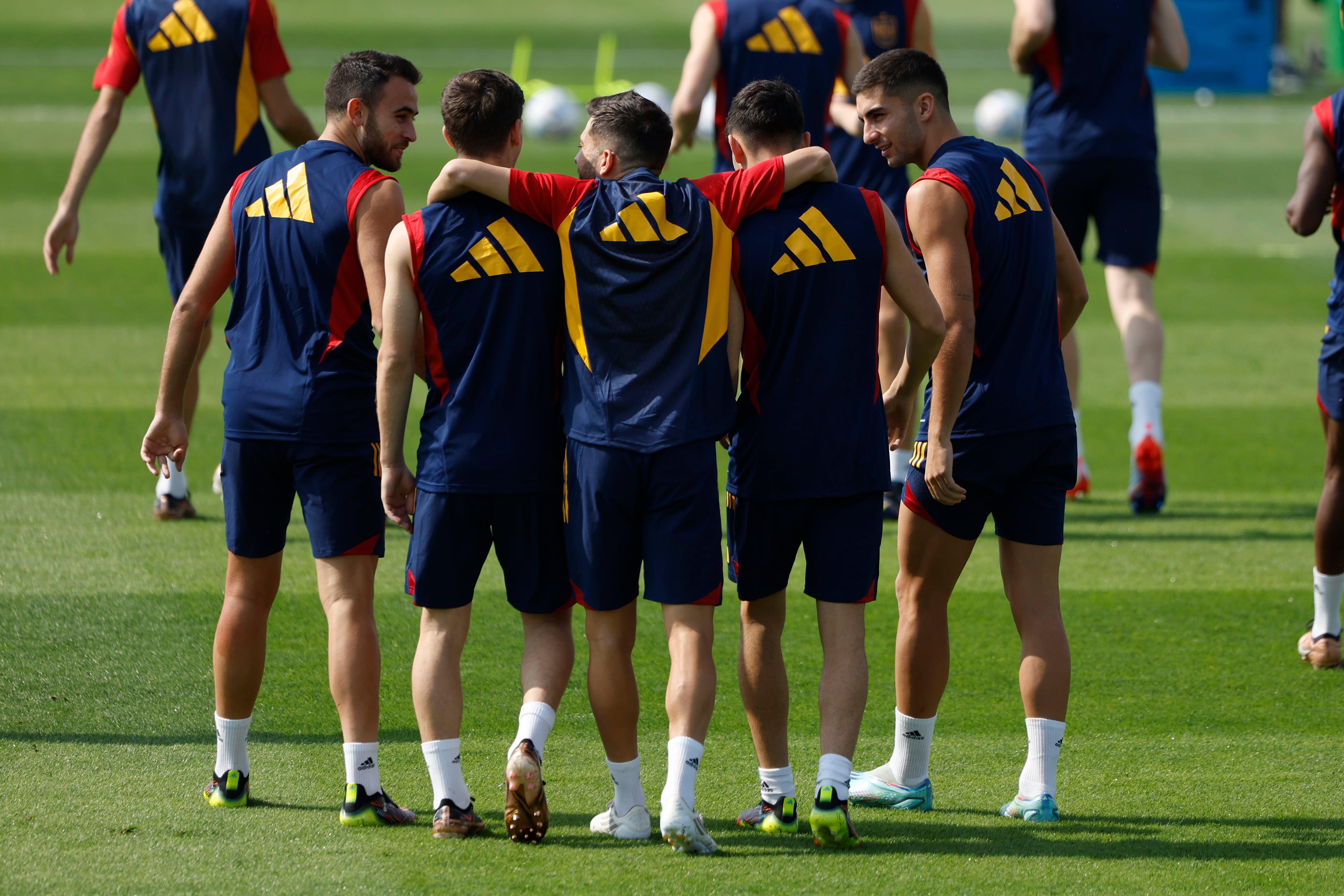 Eric García, Gavi, Jordi Alba, Pedri y Ferrán Torres en un entrenamiento de la selección española. EFE/JuanJo Martín