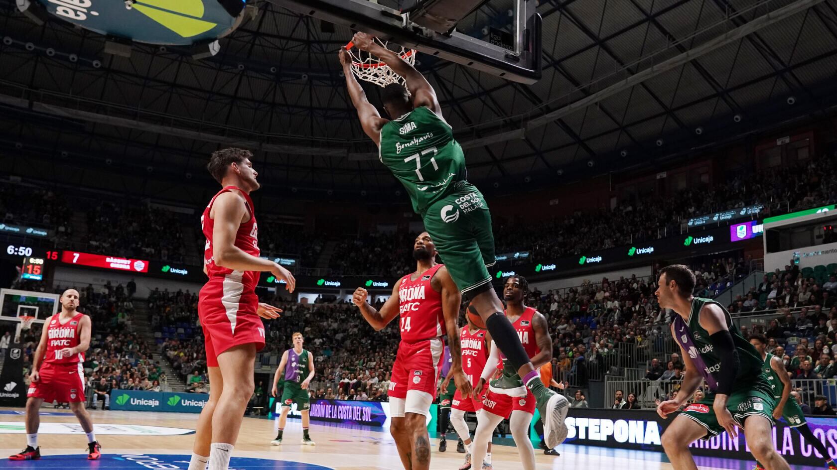 El pívot del Unicaja Yankuba Sima en el partido ante el Bàsquet Girona