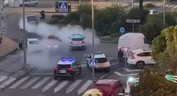 Cuatro heridos, uno de ellos policía, al ser embestidos por un coche en una persecución policial