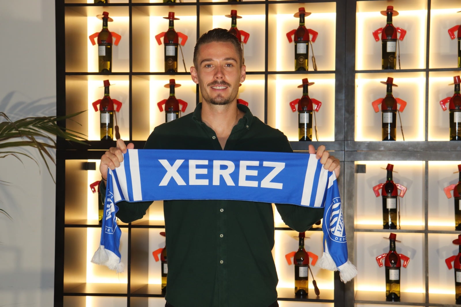 Fabian Burdenski presentado como nuevo jugador del Xerez DFC