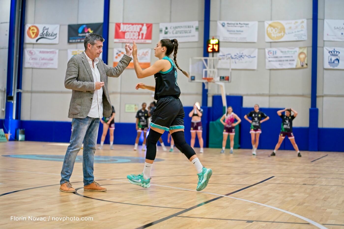 El técnico Francis Tomé seguirá un año más en el CAB Estepona