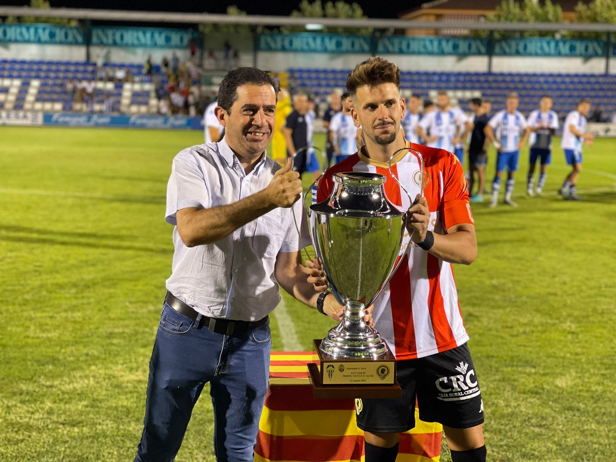 Raúl Ruiz, capitán del Hércules CF, trofeo Ciudad Alcoy