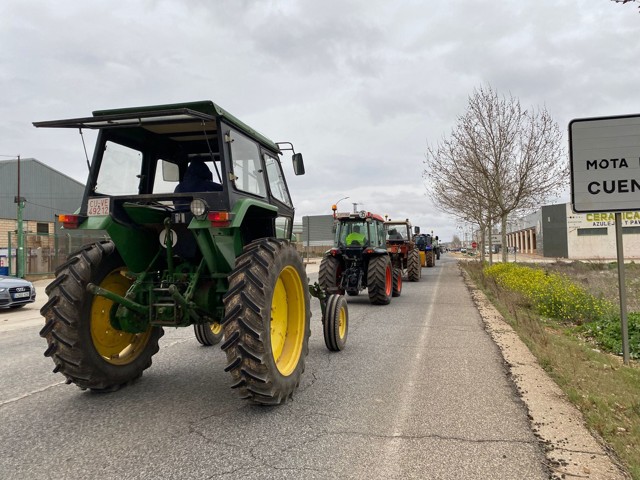 Tractores en su marcha a Mota del Cuervo