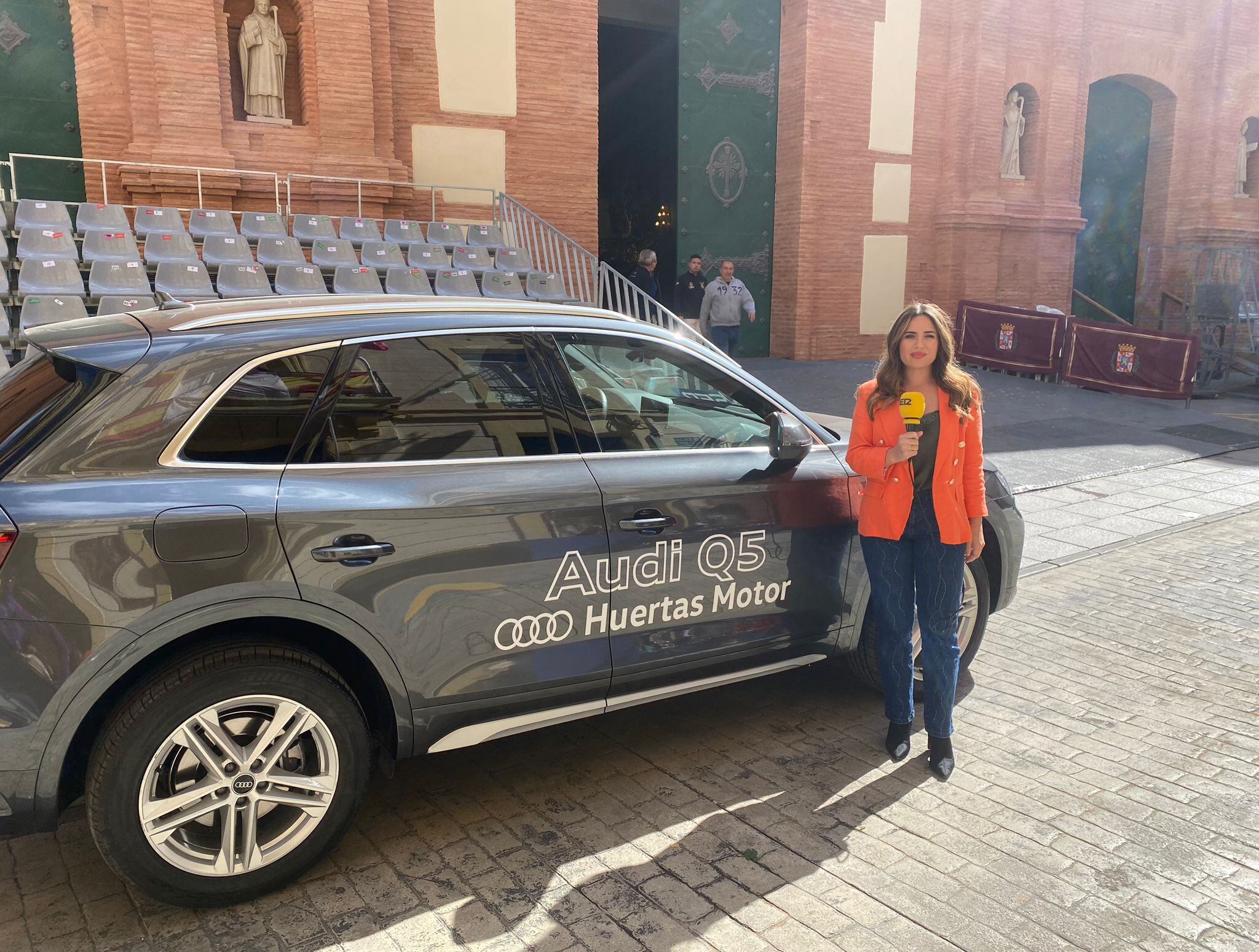 Radio Cartagena Cadena SER, abordo de un Audi Q5 de Huertas Motor.