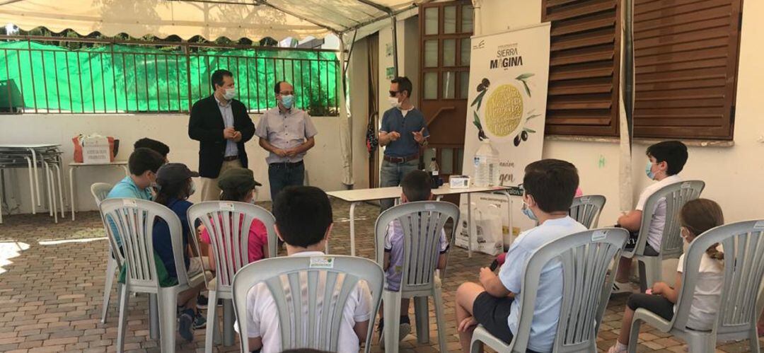 Taller de cata para niños patrocinado por Fundación Caja Rural.