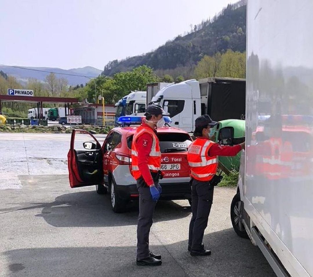 Agentes de la Policía Foral han denunciado a un conductor por conducción temeraria 